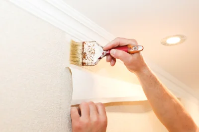 Pose de papier peint à la Chapelle-au-Riboul — revêtements muraux et toiles de verre